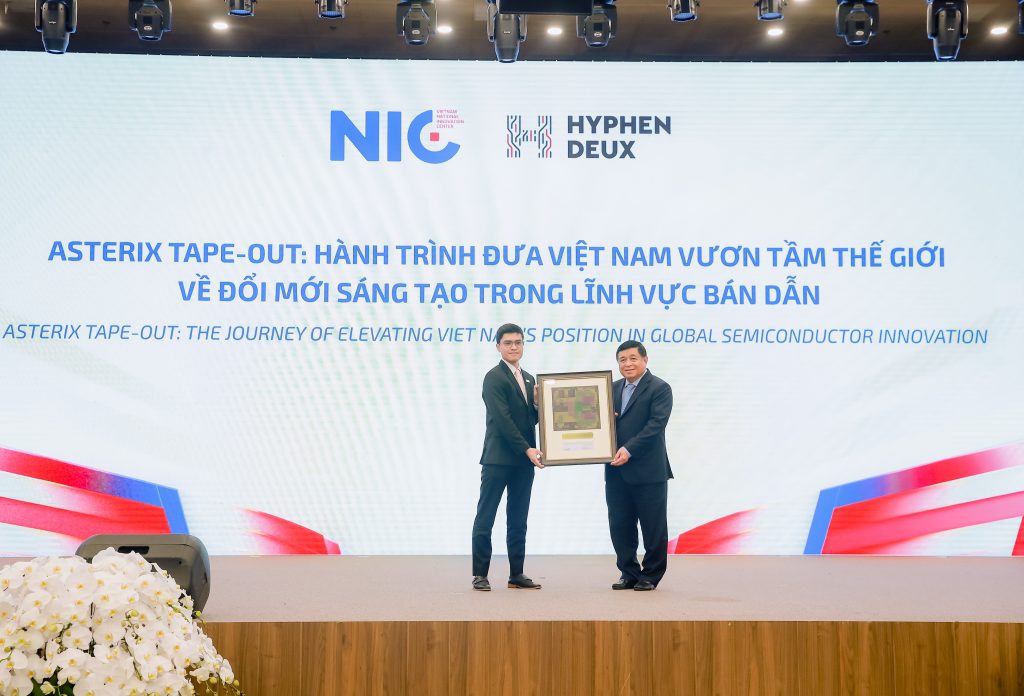 Hyphen Deux công bố Chip vi điều khiển HDx32U tại sự kiện Innovate Vietnam 2025