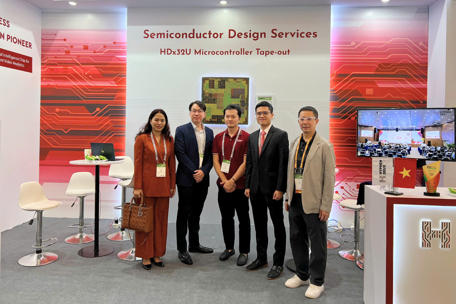 Hyphen Deux connects with semiconductor partners at the event